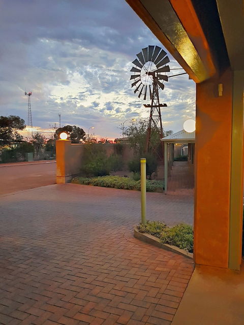 Mud Hut Motel - Holiday Adelaide 6
