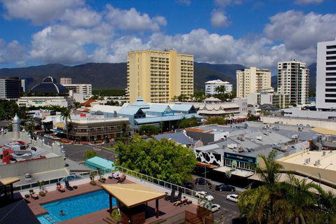 Rydges Plaza Cairns - Holiday Adelaide 1
