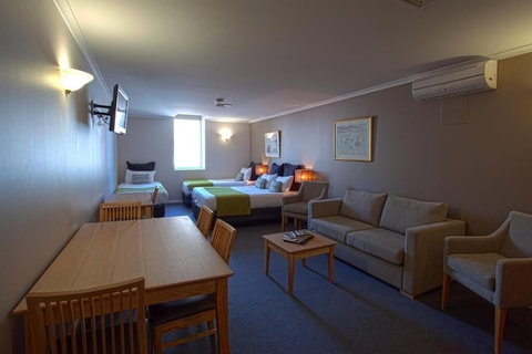 Quest Waterfront Serviced Apartments - Holiday Adelaide 3
