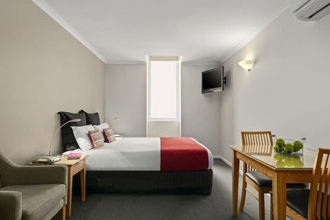 Quest Waterfront Serviced Apartments - Holiday Adelaide 4