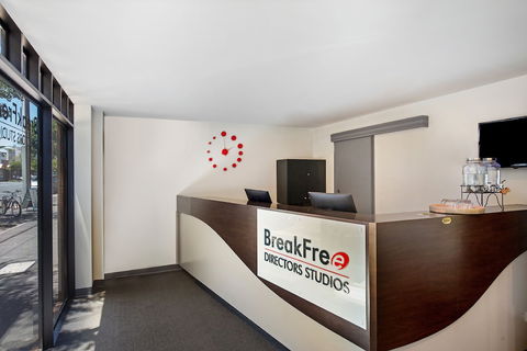 BreakFree Directors Studio - Holiday Adelaide 0