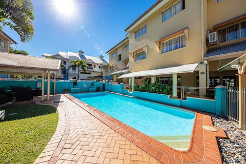 Cairns Queens Court - Holiday Adelaide 4