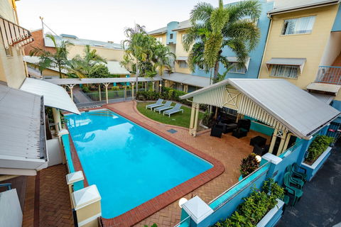 Cairns Queens Court - Holiday Adelaide 5