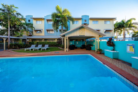Cairns Queens Court - Holiday Adelaide 6