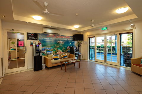 Cairns Queens Court - Holiday Adelaide 0