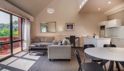 Majestic Old Lion Apartments - Holiday Adelaide 6