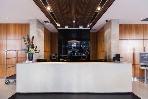 Majestic Roof Garden Hotel - Holiday Adelaide 3