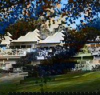 Lake House Daylesford - Holiday Adelaide