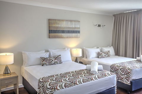 Cairns Plaza Hotel - Holiday Adelaide 5