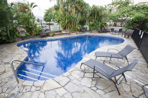 Cairns Plaza Hotel - Holiday Adelaide 2