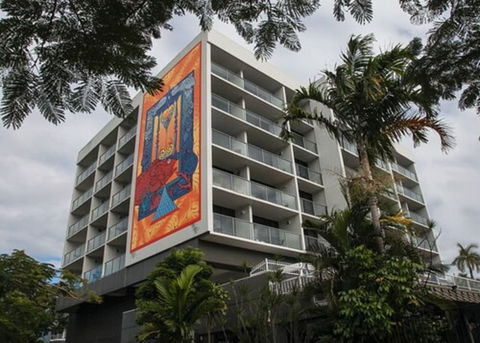 Cairns Plaza Hotel - Holiday Adelaide 0