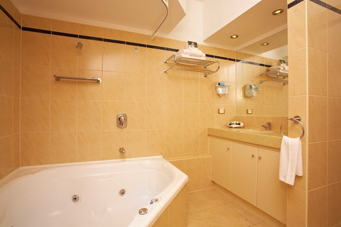 Quest Savoy - Holiday Adelaide 4