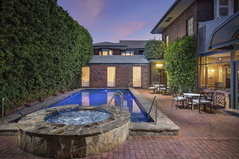 Adelaide Inn - Holiday Adelaide 0