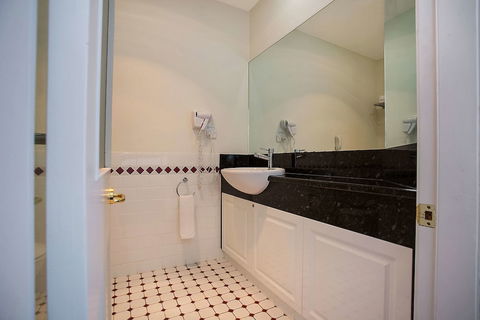 Quality Hotel Bentinck - Holiday Adelaide 6