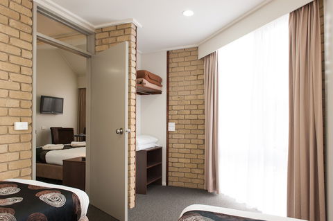 Mitchell On Main Motel & Apartments - Holiday Adelaide 6