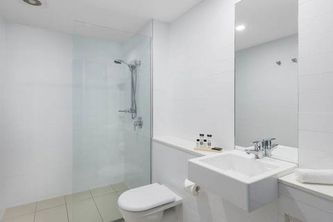 Oaks Nelson Bay Lure Suites - Holiday Adelaide 5