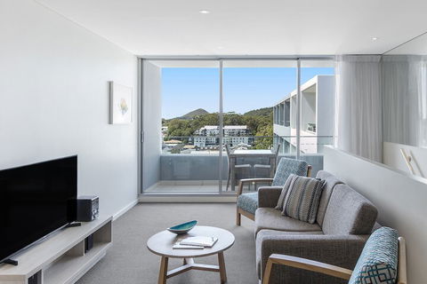 Oaks Nelson Bay Lure Suites - Holiday Adelaide 4