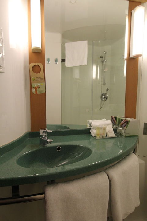 Ibis Newcastle - Holiday Adelaide 6