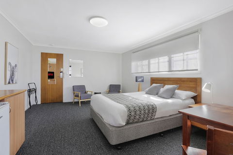 Tudor Motor Inn Warrnambool - Holiday Adelaide 3