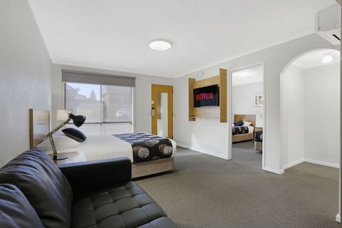 Tudor Motor Inn Warrnambool - Holiday Adelaide 2