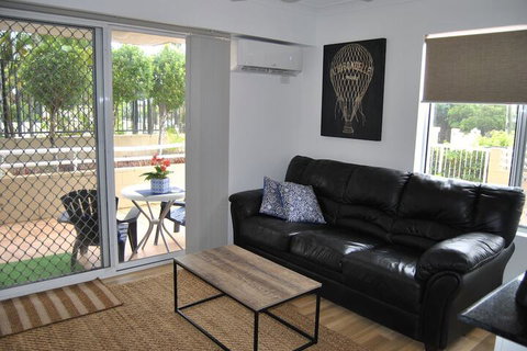 Budds Beach Apartments - Holiday Adelaide 4