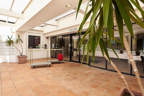 West End Central Apartments - Holiday Adelaide 1
