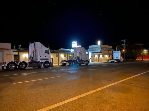 Ben Hall Motor Inn - Holiday Adelaide 0