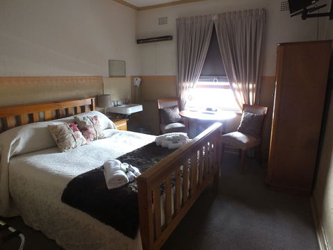 Walcha Royal Accommodation - Holiday Adelaide 5