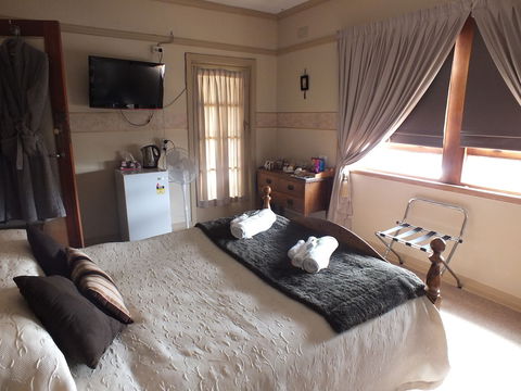 Walcha Royal Accommodation - Holiday Adelaide 3