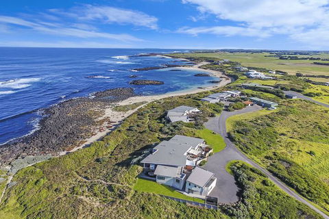 Hearns Beachside Villa 4 - Holiday Adelaide 3