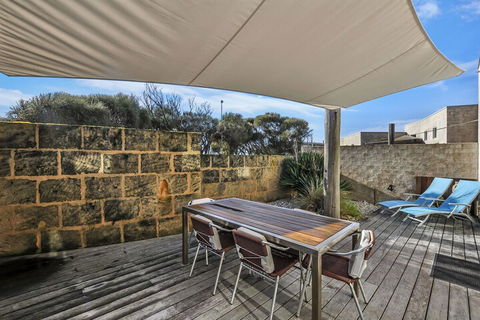 Hearns Beachside Villa 4 - Holiday Adelaide 5