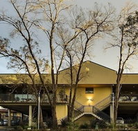 Royal Hotel Springwood - Holiday Adelaide