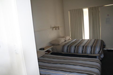 Omeo Motel - Holiday Adelaide 1