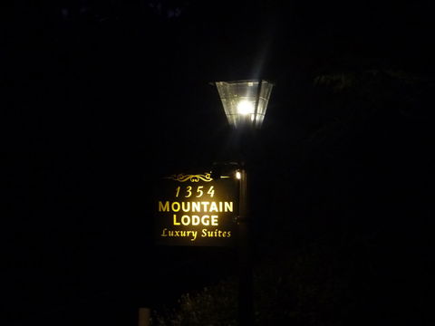 Mountain Lodge - Holiday Adelaide 1