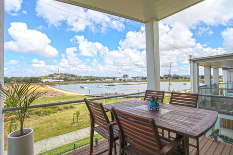 Lakeside Deck House - Holiday Adelaide 5