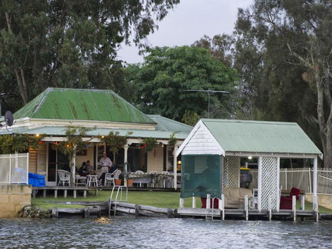 Mandurah Riverfront Holiday Rental - Holiday Adelaide 3