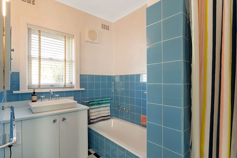 The 50's Beach House - Holiday Adelaide 3
