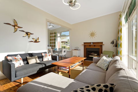 The 50's Beach House - Holiday Adelaide 4