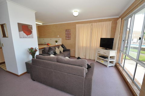 Unit 1 Countess Court - Holiday Adelaide 6