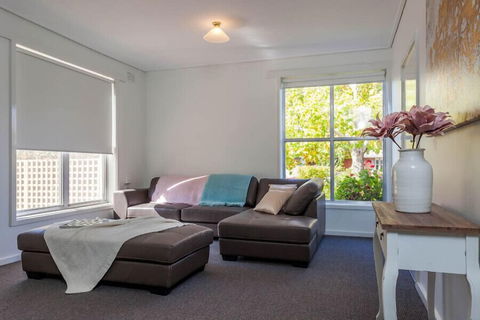 Twelve Errard - Holiday Adelaide 1