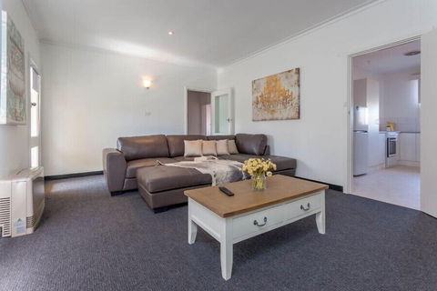 Twelve Errard - Holiday Adelaide 2