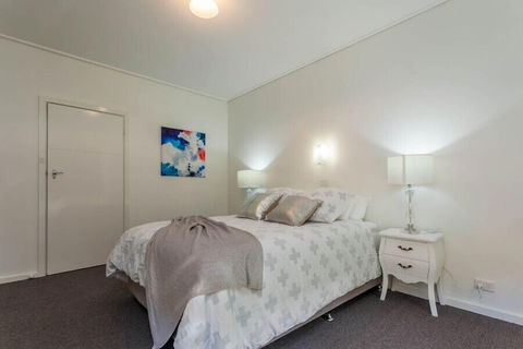 Twelve Errard - Holiday Adelaide 6