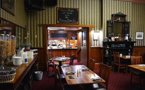 Empire Hotel Queenstown - Holiday Adelaide 6