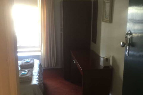 Ross Hotel - Holiday Adelaide 1