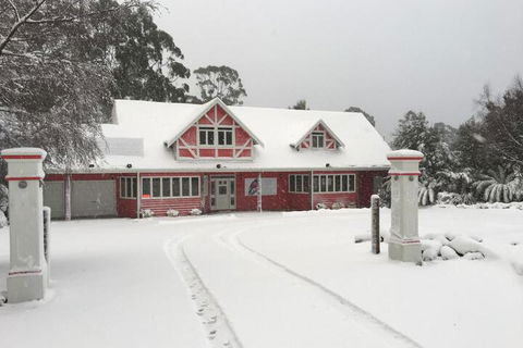 Cradle Chalet - Holiday Adelaide 6