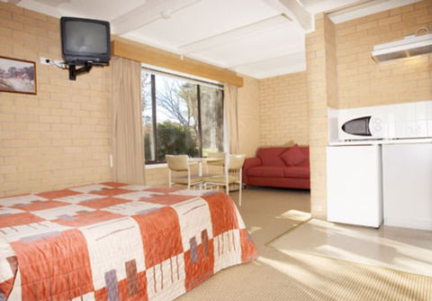 Yowani Country Club - Holiday Adelaide 0