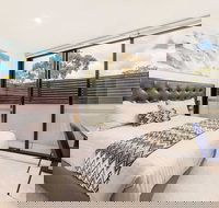 Whitehorse Apartment Hotel - Holiday Adelaide