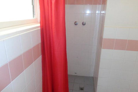 Adelaide Backpackers Travellers Inn - Holiday Adelaide 3
