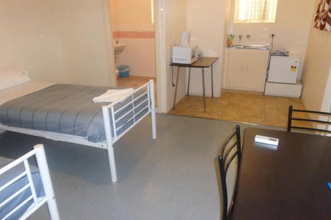 Adelaide Backpackers Travellers Inn - Holiday Adelaide 6