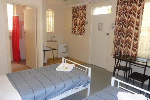 Adelaide Backpackers Travellers Inn - Holiday Adelaide 2